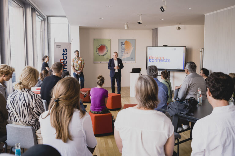 IHK Hauptgeschäftsführer Markus Lötzsch erläuterte beim Pre-Event die Motivation der IHK Nürnberg die ersten Social Design Days maßgeblich zu unterstützen (Foto: Sven Stoltzenwald)
